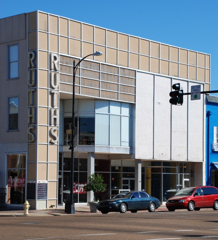 For my Modernist fix, I went downtown to stare at Ruth's Dept. Store (now vacant unfortunately)