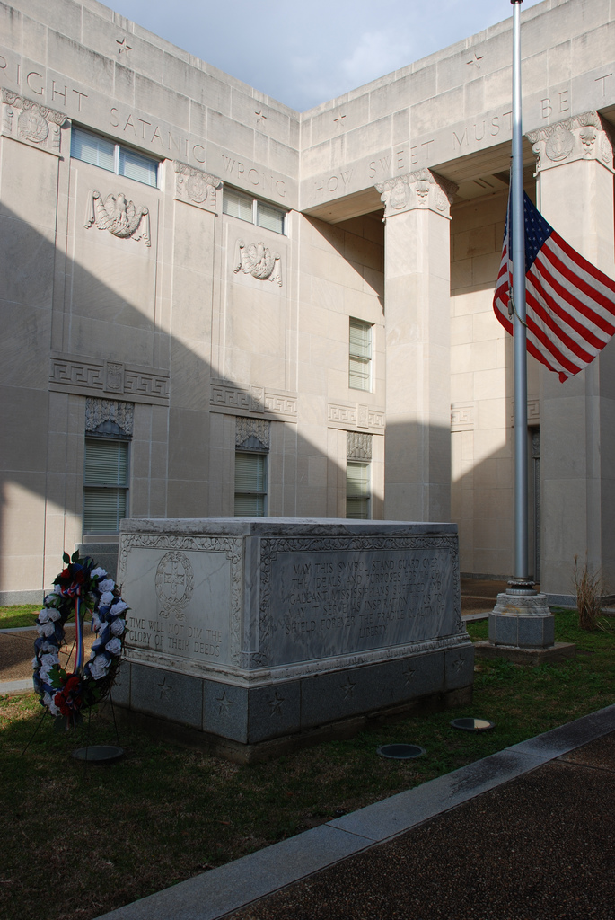 WarMemorialCourtyard War Memorial Building courtyard (1939-40), Jackson