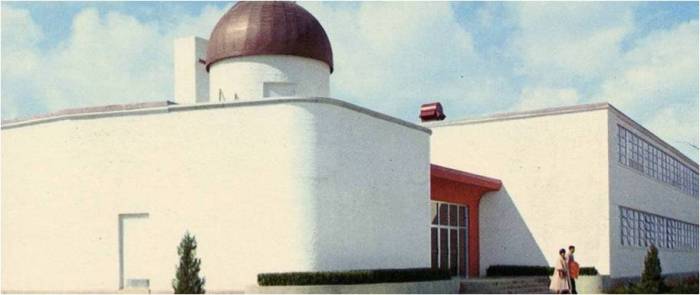 Just Hall of Science, Jackson State University (1957, Frank P. Gates, Principal Archt.; W.E. Mallett & Assoc., associate architects). While this building still stands, it has been horribly mangled, losing its stark white walls--so skin-like!--its windows and gaining (wait for it!) an enormous metal gabled roof, I believe colored a vivid green.