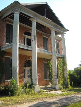 "Abandoned Mansion in Natchez" by C-Ali (Flickr)