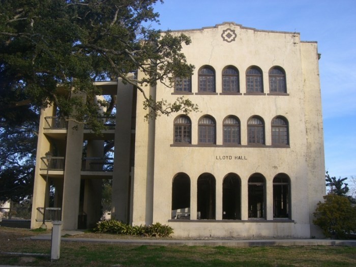 GulfParkLloyd Lloyd Hall