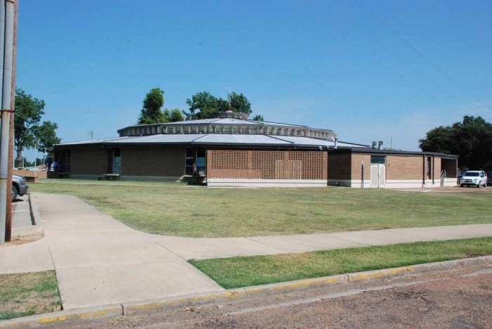 Vandiver Student Union, Mississippi Delta CC, Moorhead (Brewer, Skewes, Godbold, archts., Hill-McGowin, contractors). Demolished either in 2011 or 2012. One of the round Modern buildings featured in Modernism in the Mississippi Delta
