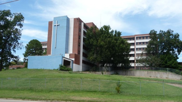 Mercy Hospital-Street Memorial (1957, Raymond Birchett, archt.; Seth E. Giem & Associates, contractor)