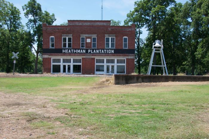 Healthman with bell and rr sign