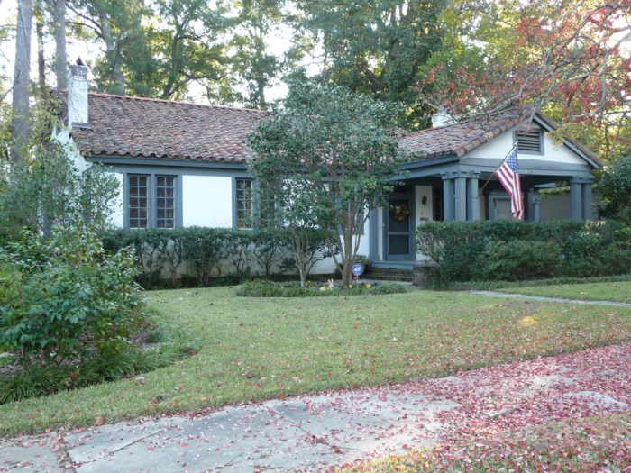 Emmett and Marie Hull House, 825 Belhaven, Jackson (c.1923)