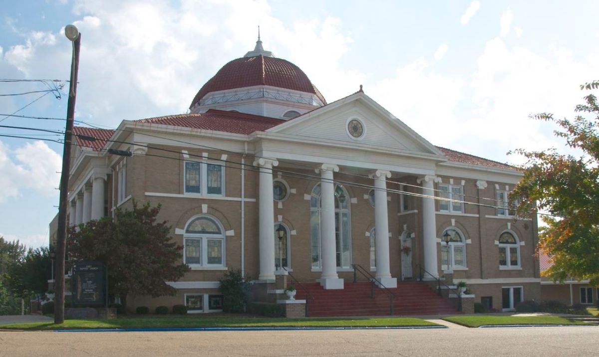 Suzassippi’s Mississippi What does the First Baptist Church in