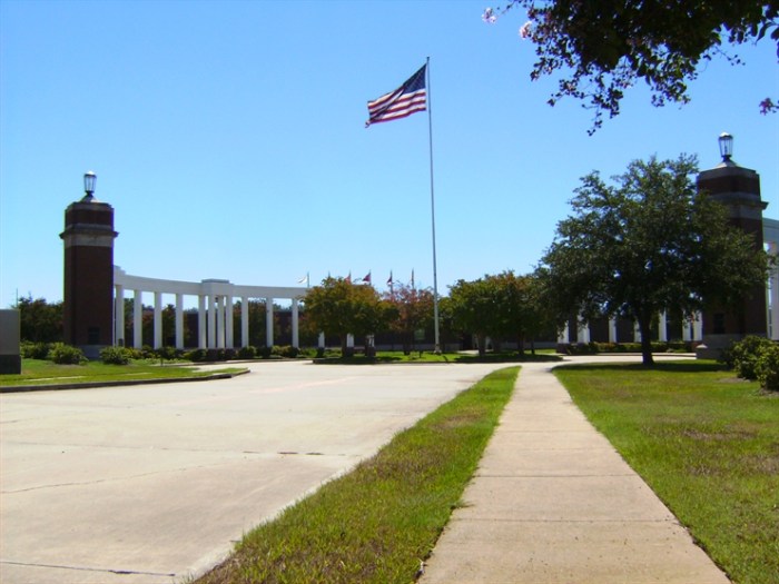 Natchez Toll Plaza for Mississippi River Bridge (1938-40). Designated Mississippi Landmark Jan. 20, 2012. Photo by Mimi Miller, Historic Natchez Foundation, 9-6-2011. Downloaded from MDAH Historic Resources Database 12-25-2012.