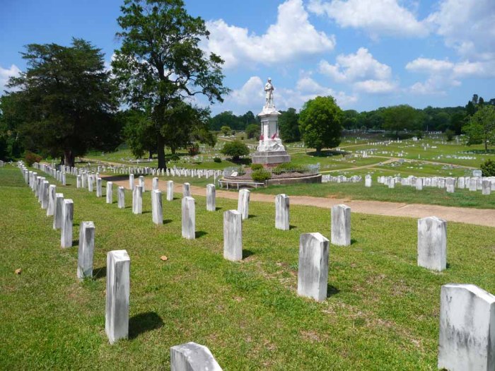 Soldier's Rest section and Confederate Monument in Vicksburg City Cemetery