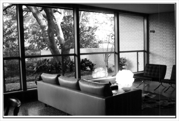 Living Room, Wiener House. Jackson Hinds County.  Photo by Stephanie Busbea, Owner 2009. from MDAH HRI accessed 5-5-2014