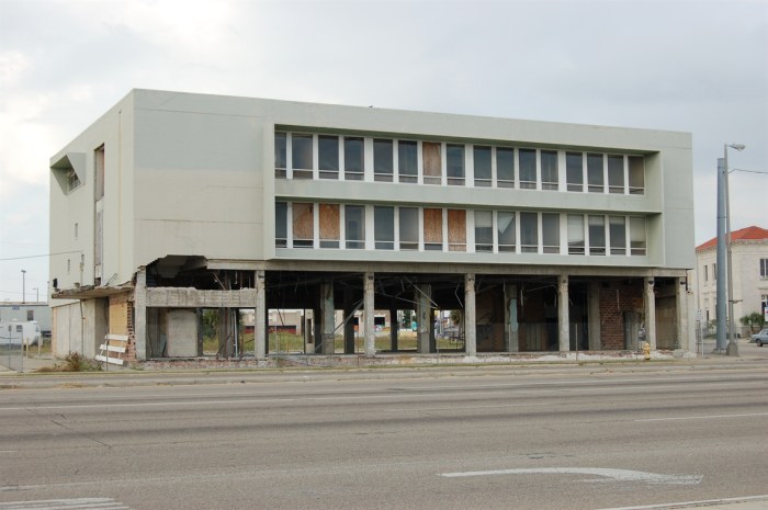 Gulf National Bank, Gulfport Harrison County. J Baugnh, MDAH 10-04-2007 from MDAH HRI accessed 8-17-2014
