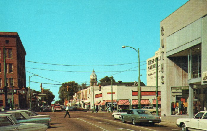 COLUMBUS, MISSISSIPPI . . . A view of downtown Columbus showing a section of Fifth Street North, looking north. A Deep South Card.