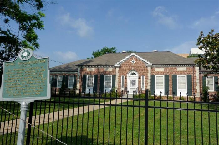 Photo courtesy Frank Ezelle, via Photos From Fondren, May 19, 2009.