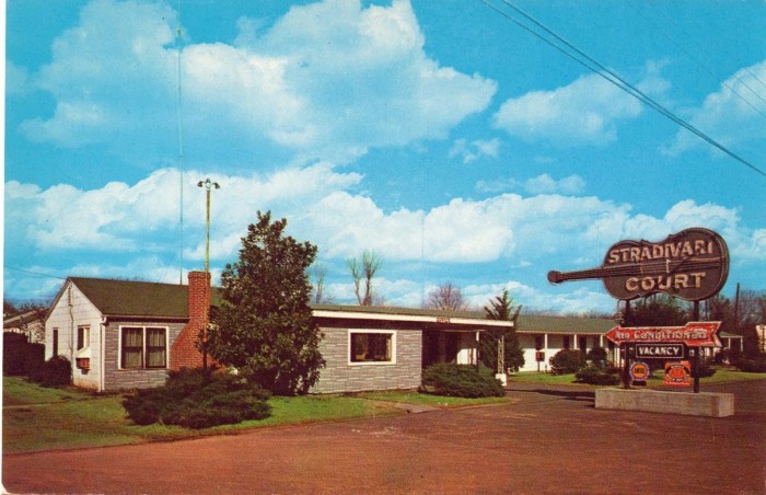 NatchezStradivariCourt