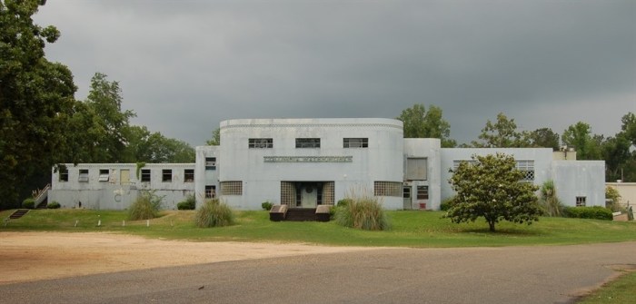 Columbia Waterworks, Columbia (Photograph by Jennifer Baughn, 2007, MDAH Historic Resources Inventory)