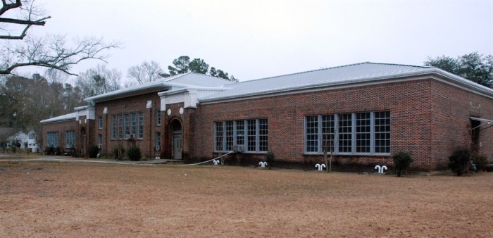 East Side Elementary School, Picayune (Photograph by Jennifer Baughn, 2010, MDAH Historic Resources Inventory)