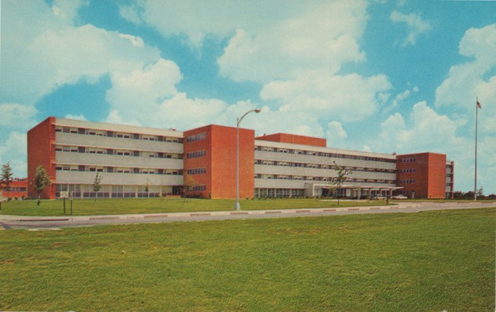 VETERANS ADMINISTRATION CENTER, JACKSON, MISSISSIPPI . . . Housing both the Veterans Hospital and the Regional Office of the Veterans Administration for the State of Mississippi. The hospital is a 498 bed general medical and surgical hospital, and is also affiliated with the adjacent University of Mississippi Medical School.