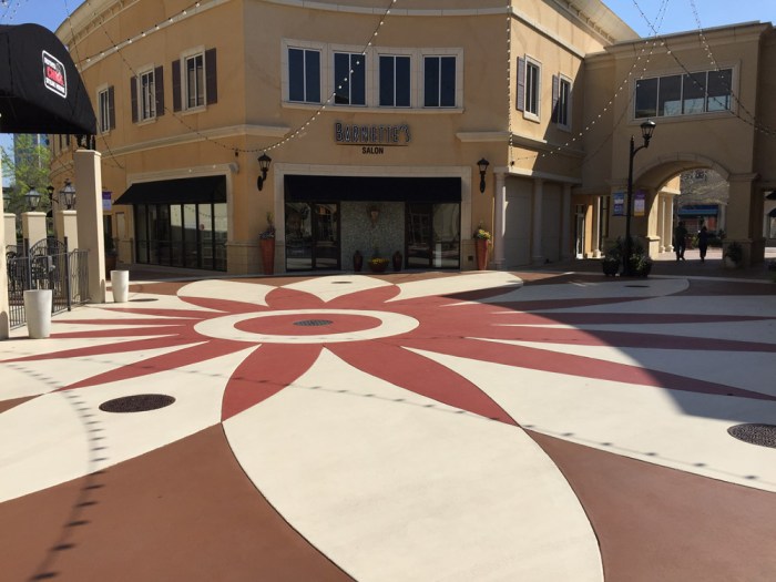 Piazza del Ruth's Chris, located in the northwest Old City.