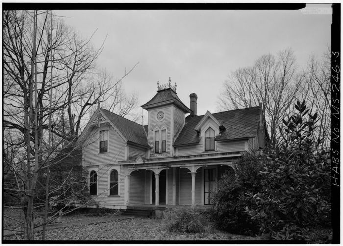 MS-246-1. Skipwith House, University of Mississippi, South Front from Southeast. March 1975, Jack E. Boucher, HABS Photographer.