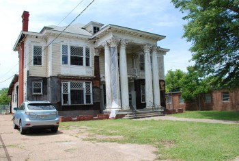 Merrill-Maley House, 735 N. State Street, Jackson. Photo by Barry White, MDAH, 5-14-2015, via MDAH Historic Resources Database