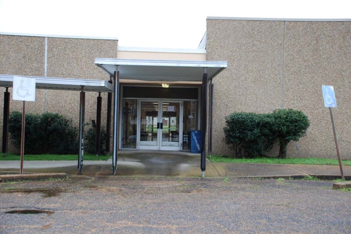 Hamer Library/Golden Key Center (1976), Jackson. Photo by Bill Gatlin, MDAH, 2-24-2016.