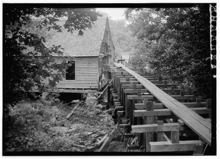 James Butters, HABS Photographer June 17, 1936 REAR (SOUTHWEST CORNER) - Old Water Power Grist Mill, Macon, Noxubee County, MS.